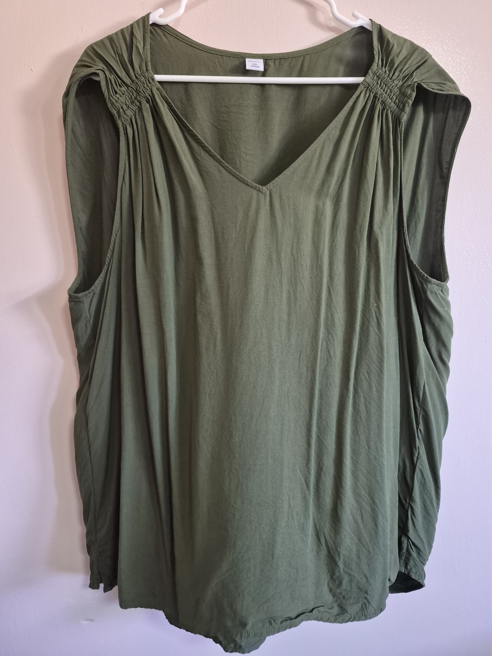 Old Navy Olive Green Short Sleeve V-Neck Top with Shirred Shoulders Size XXL